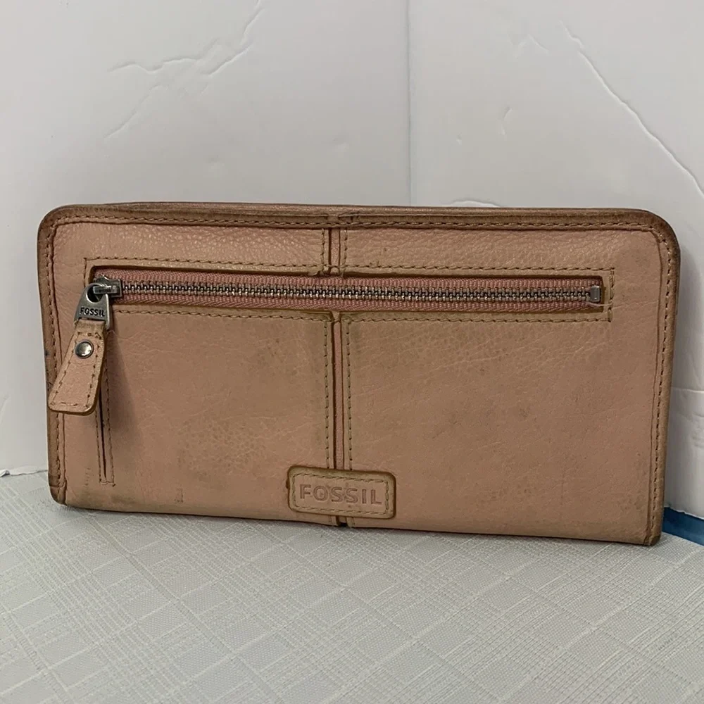 Fossil Womens Maddox  Leather Zip Around Wallet Clutch Key Hole Hardware
